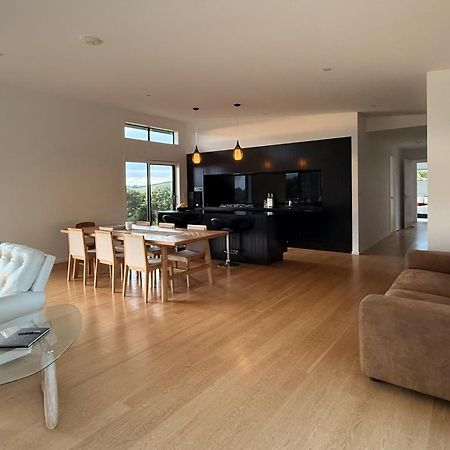 Room At Raglans Travellers Rest Coastal Retreat ภายนอก รูปภาพ